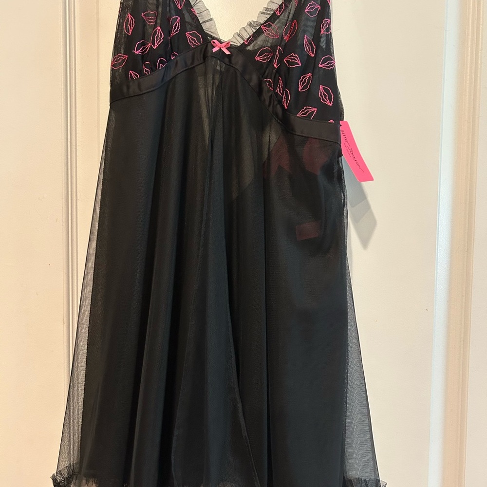 Black and Pink Women's Nightgown